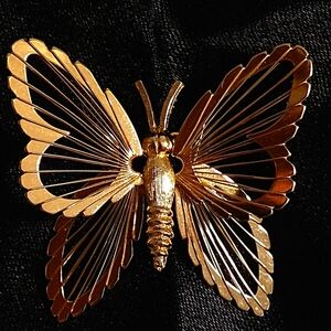 MONET VINTAGE GOLDTONE WIRED BUTTERFLY PIN 1 7/8" INCH